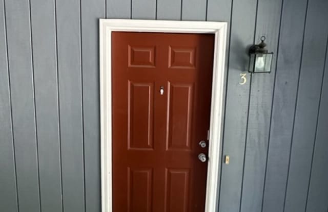 Lovely 2 Bed, 2 Bath Condo in Karen Lakes