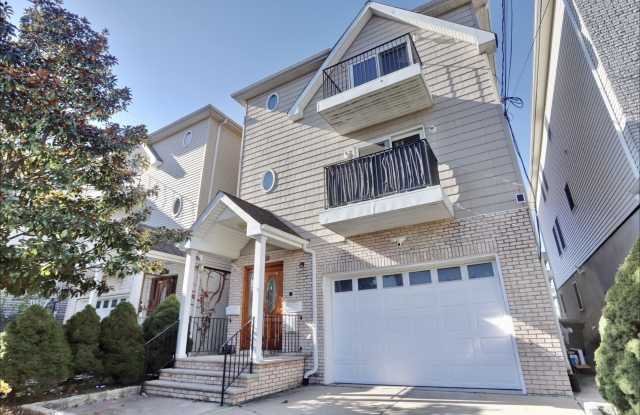 113 HOBART AVE