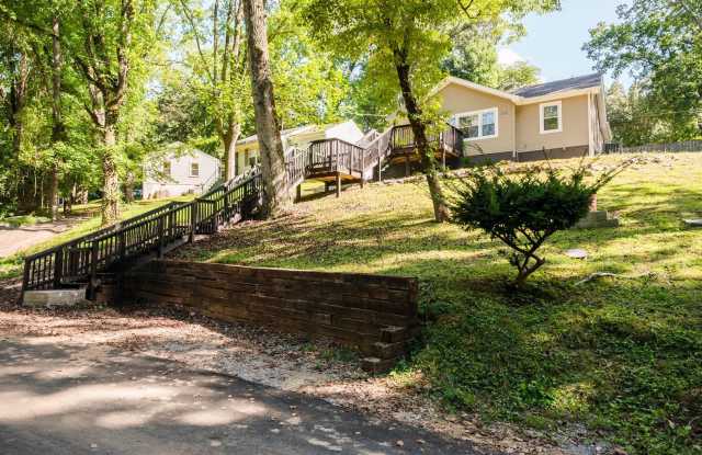 712 Woodlawn Dr - Furnished Rental