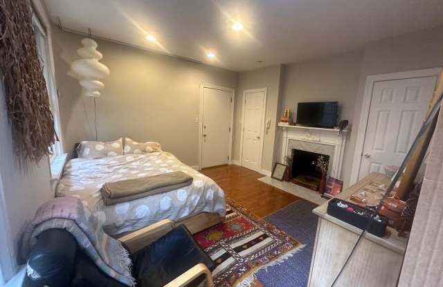 910 CLINTON Street unit: 1R