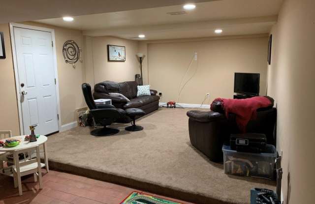 555 CHESTNUT Street unit: Rear Unit