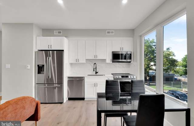 1915 BENNING RD NE unit: 05