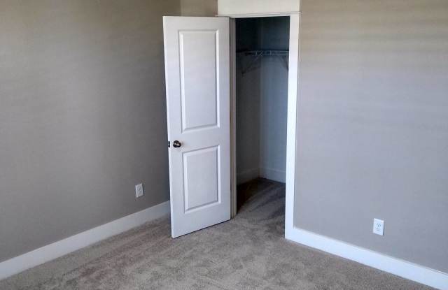 4638 Robin Lane