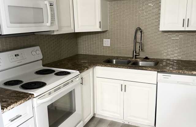 932 Lake Destiny Road - H