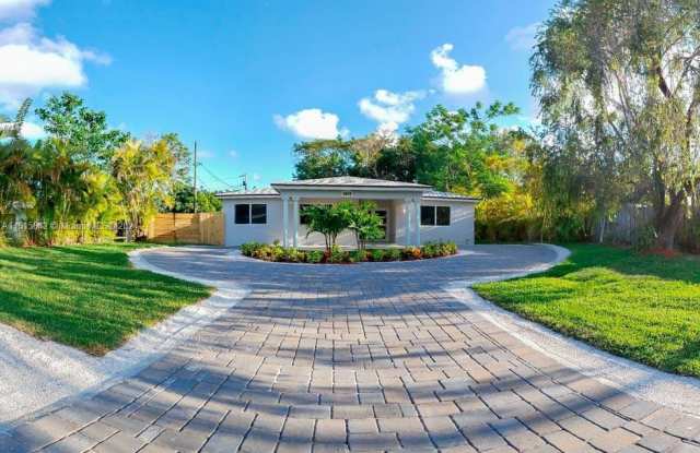 6634 SW 76th Ter