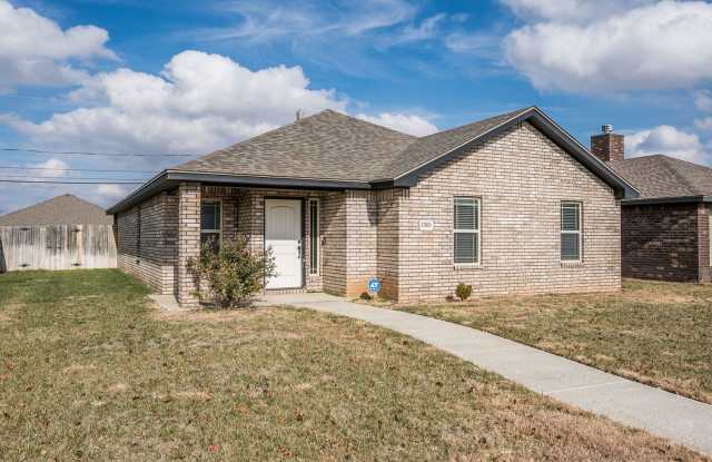 4 BEDROOM!!! Located in River Road