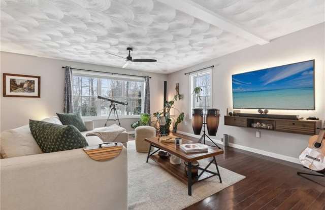 27 Rockcrest Lane