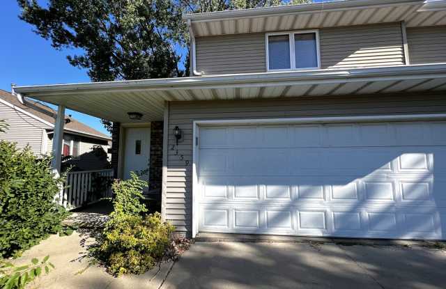 Beautiful 3BR duplex half near Coral Ridge Mall - Available 11/4/24