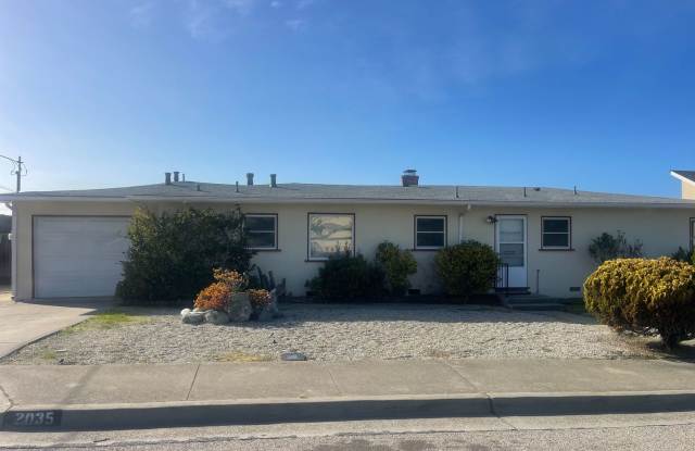 Spacious 3 Bedroom 2 Bath Home in Seaside