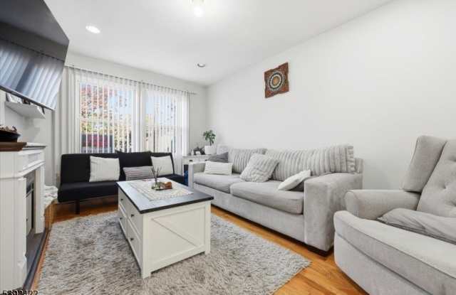 Photo of 245 Burgess Pl