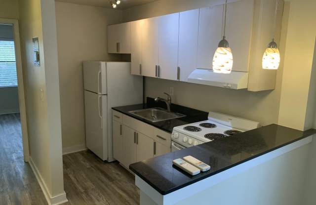 Photo of 1917 Frankfort Ave unit: 2