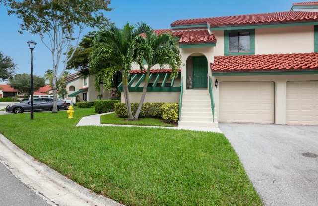 3 Lexington Lane E