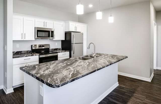 Deerfield Apartments & Chateaus