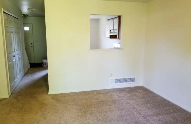 Wonderful 1BD in Great Downtown Zelienople Location! Call Today