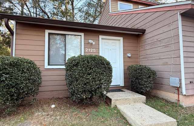 Photo of 1 bedroom 1 bath townhouse! Off of Tharpe st! Available now!