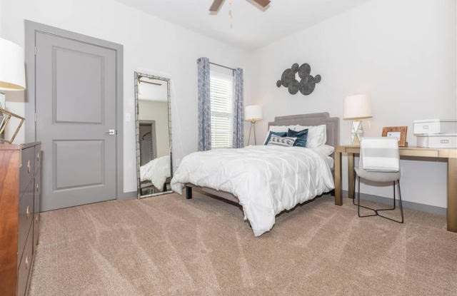 2080 One White Oak Ln Unit C31