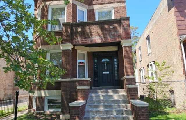 7132 S St Lawrence Ave