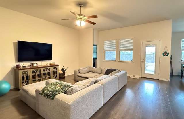 2631 Strawberry Hill Lane