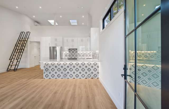 Luxury New Construction in Downtown North (Palo Alto)