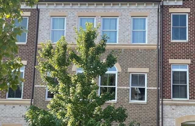 44711 PLYMPTON Square