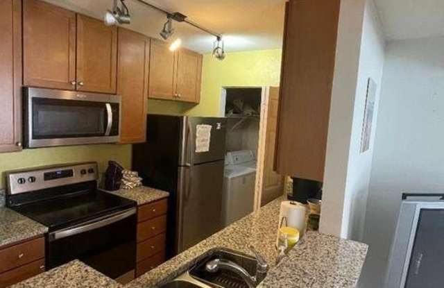 276 Alexandra Drive unit: 13