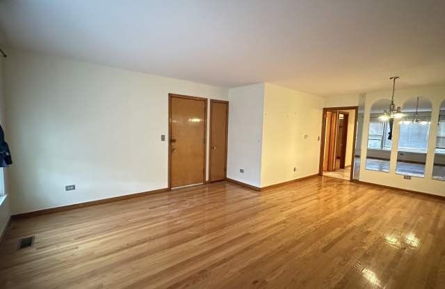 5728 N Mcvicker Avenue unit: 1