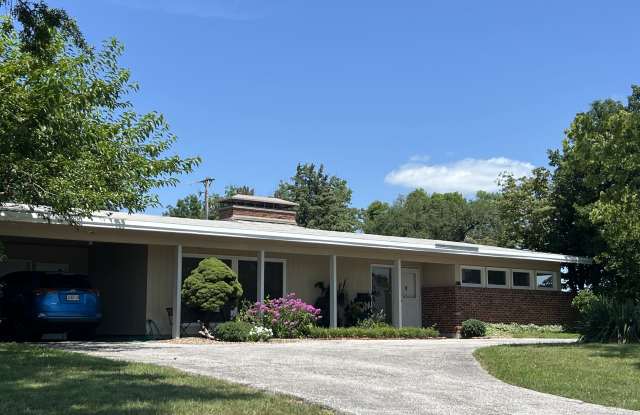 2205 Country Club Dr