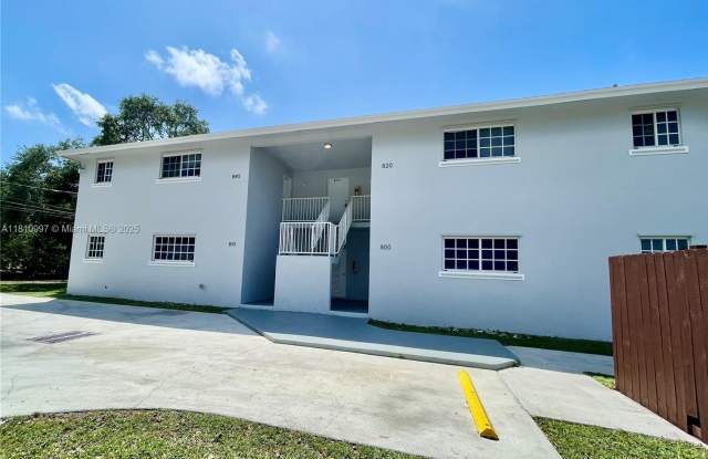 800 SW 10th Ave