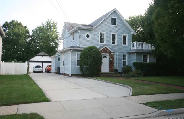 99 Centre Avenue