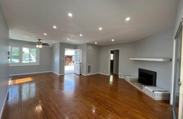 Upgraded 3+2 in Canoga Park w/central HVAC, wood floors + appliances!