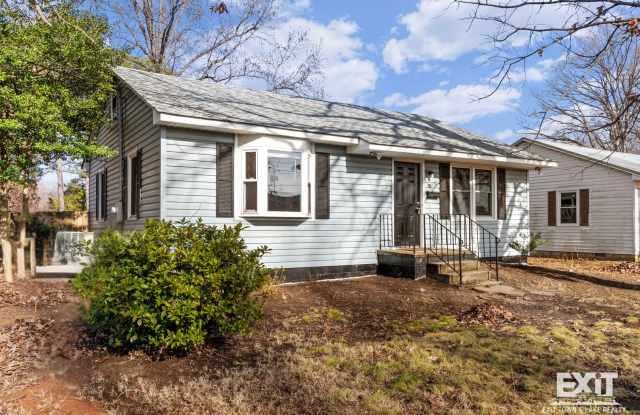 Welcome to your 2 bedroom, 1 bath home in South Hill!