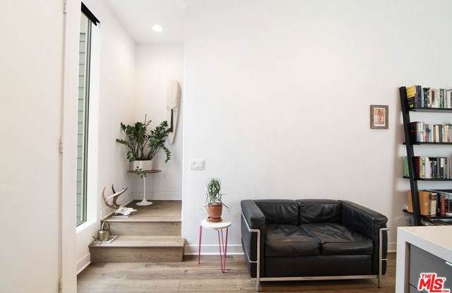 10909 1/2 Otsego Street