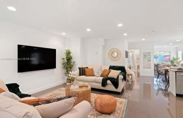 258 NW 41st St