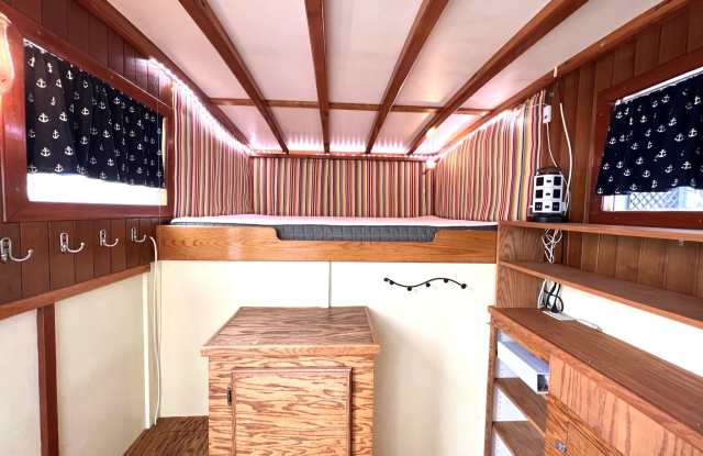 2143 N Northlake Way