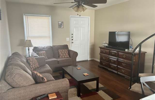 Photo of 331 W Glenn Ave