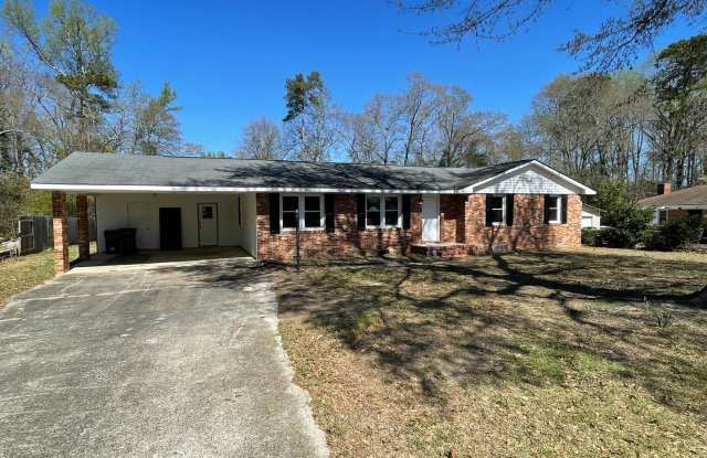 Photo of 3 bed/2 bath home in Martinez w/huge backyard and covered patio