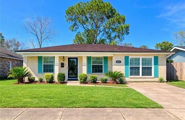 1522 MAPLEWOOD Drive