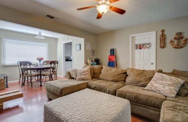 Cute 3/2 close to Texas Tech and Medical District!