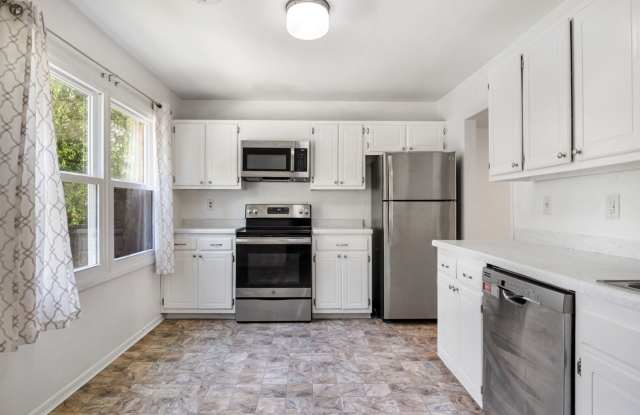 3 to 4 Bed/3 1/2 Bath. Pet friendly. Reserved Parking