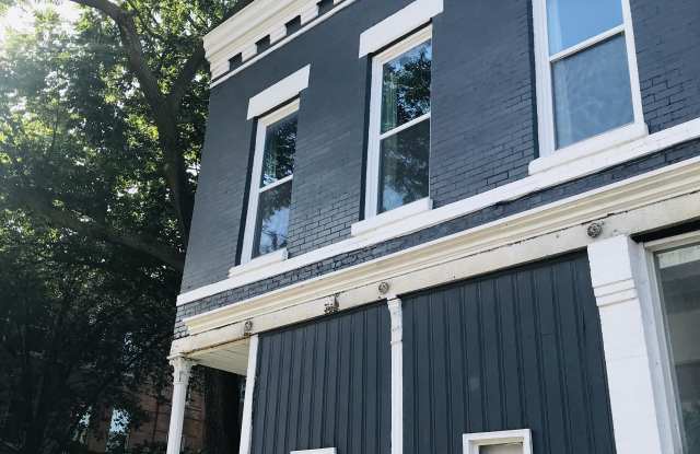 2724 West Chicago Avenue