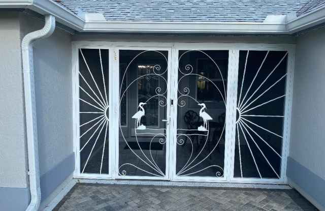 Spectacular ANNUAL LEASE or SEASONAL RENTAL, Fully Furnished/Turnkey Home on a Golf Course with Lake Views