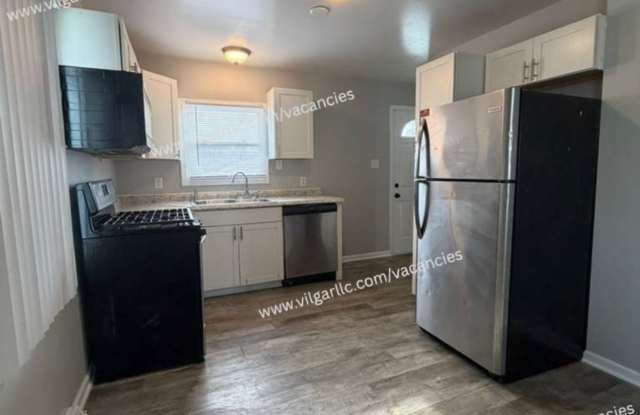 2 Spacious Bedrooms • 1 Modern Bathroom + Rec Room home in Hammond, IN (Hessville Area)