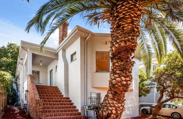 Rockridge Elmwood Home!