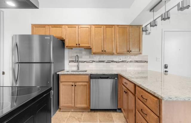 1st month free! Renovated 2B/2B Corner Apartment with Flatiron Views - Available NOW!