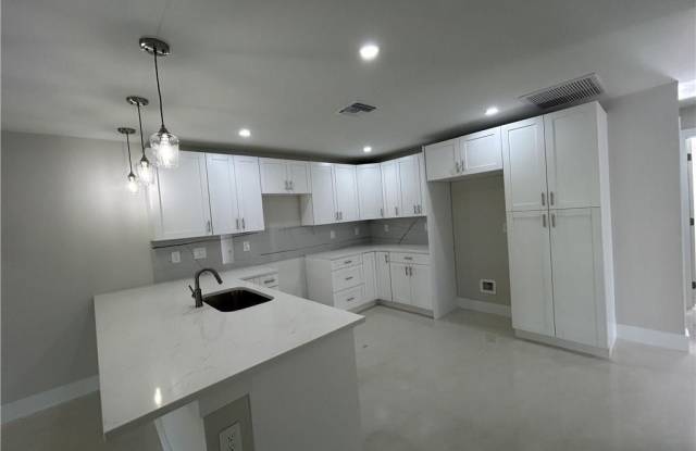 405-407 Chalet Avenue S