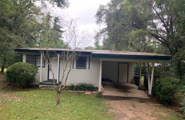 3 Bedroom House on Kyle St, Available NOW!