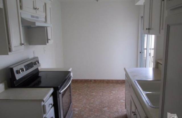 7641 Reseda Blvd Unit 108