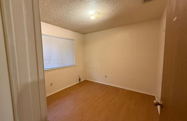 North Austin Duplex: Two Weeks FREE!!!