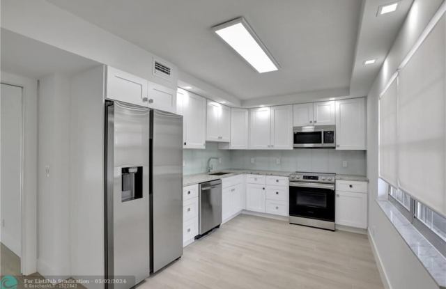 4015 W Palm Aire Dr