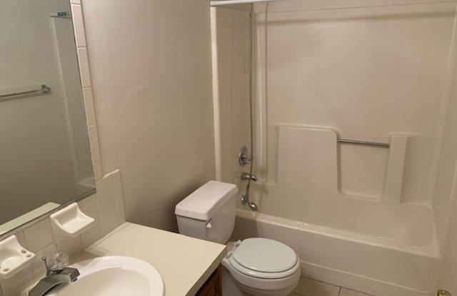 READY TO MOVE IN! 2 Beds 2 Baths! ****First full month rent 1/2 OFF limited time! *****